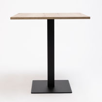 Table contemporaine / en acier / avec piètement...
