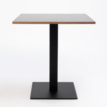 Table contemporaine / en acier / avec piètement...