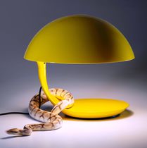 Lampe de table / en résine / contemporaine...