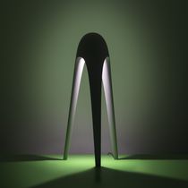 Lampe sur pied / en polyéthylène rotomoulé...