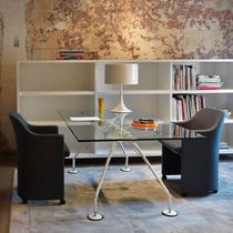 Table contemporaine / en métal / avec piètement...
