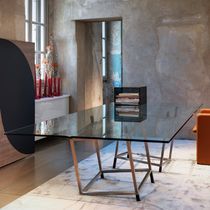 Table contemporaine / en acier inoxydable...