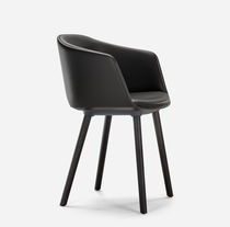 Chaise contemporaine / en tissu / en bois...