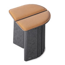 Tabouret contemporain / en cuir / avec piètement...