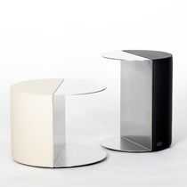 Table d'appoint contemporaine / en métal...