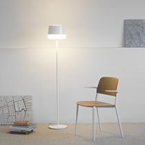 Lampe sur pied / en acier peint / en polyéthylène...