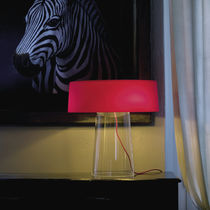 Lampe de table / en métal peint / en verre...