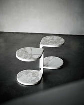 Table d'appoint contemporaine / en métal...