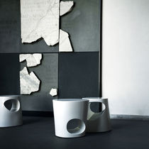 Table d'appoint contemporaine / en bois...