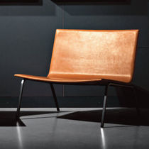 Chauffeuse contemporaine / en cuir / grise...