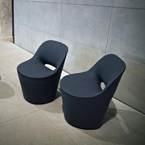Chaise contemporaine / en tissu / tapissée