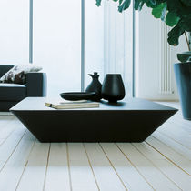 Table basse contemporaine / en cuir / rectangulaire...