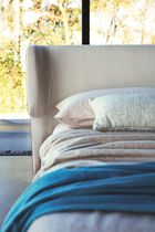 Lit double / contemporain / tapissé / avec...