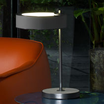 Lampe de table / en métal / en cuir / contemporaine