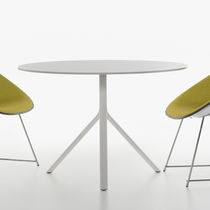 Table contemporaine / en HPL / avec piètement...