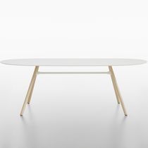 Table contemporaine / en frêne / en HPL...
