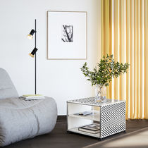 Table d'appoint contemporaine / en métal...