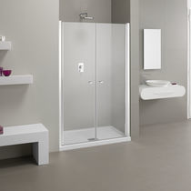 Cabine de douche en verre trempé / en inox...