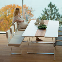 Table à manger contemporaine / en Corian®...