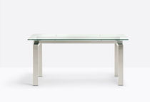 Table contemporaine / en verre / en stratifié...