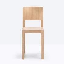 Chaise contemporaine / en chêne / pour établissement...