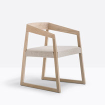 Chaise contemporaine / en tissu / en chêne...