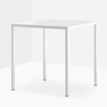 Table contemporaine / en acier galvanisé...