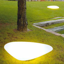 Lampe de sol / en polyéthylène rotomoulé...