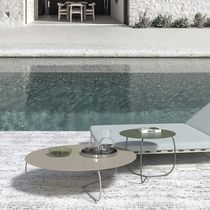 Table d'appoint contemporaine / en acier...