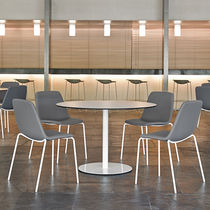 Table contemporaine / en HPL / avec piètement...