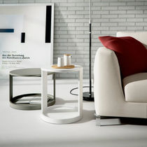 Table d'appoint contemporaine / en bois...