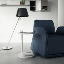 Table d'appoint contemporaine / en métal...