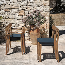 Chaise contemporaine / tapissée / empilable...