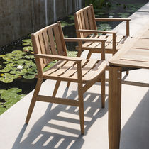 Chaise contemporaine / en teck / d'extérieur...
