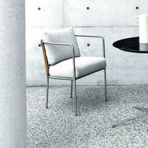 Chaise contemporaine / tapissée / avec accoudoirs...
