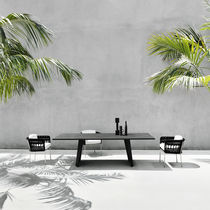 Table contemporaine / en bois / en aluminium...
