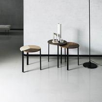 Table d'appoint contemporaine / en bois...