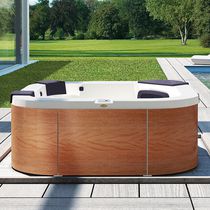 Spa hors-sol / carré / 4 places / en bois