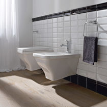 Bidet suspendu / en céramique