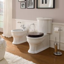 WC à poser / en céramique / en plastique...