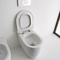 Toilettes à poser / en céramique