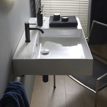 Vasque suspendue / en céramique / avec plan...