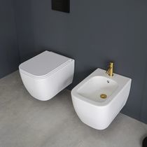 Bidet suspendu / en céramique