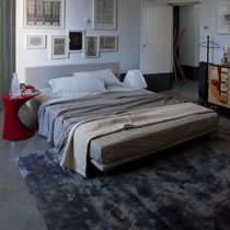 Lit double / contemporain / tapissé / avec...