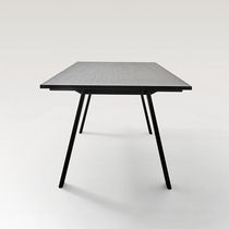 Table contemporaine / en chêne / en verre...