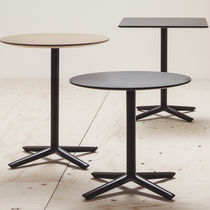Table d'appoint contemporaine / en bois...