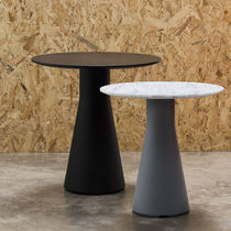 Table d'appoint contemporaine / en chêne...