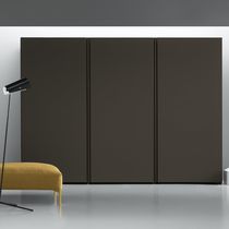 Armoire contemporaine / en bois laqué /...