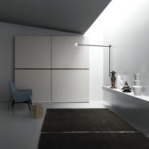 Armoire contemporaine / en bois laqué /...