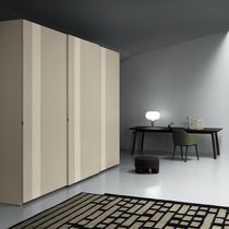 Armoire contemporaine / en bois laqué /...